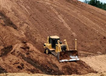 Компанія Ріната Ахметова за півроку купила 4-ту ліцензію на видобуток глини за 3,4 млн грн Економіка