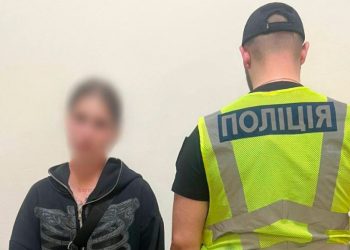 18-річна киянка вдарила військового пляшкою по голові