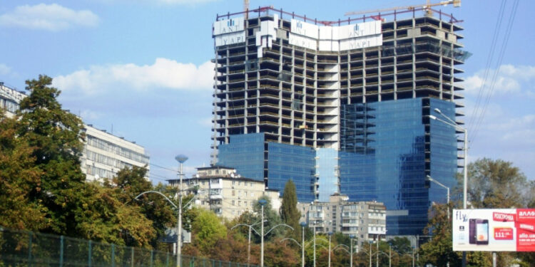 У Києві не вдалося продати найдорожчу недобудову десятиліття – хмарочос Sky Towers Економіка