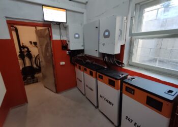 Багатоповерхівка в Києві вперше в Україні продаватиме державі енергію від сонячних батарей | ПРО ГОЛОВНЕ