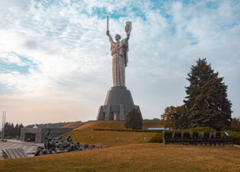 Батьківщина-мати тепер без дефектів на щиті | ПРО ГОЛОВНЕ