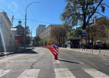 Біля Арсенальної встановили делінеатори проти стихійного паркування | ПРО ГОЛОВНЕ