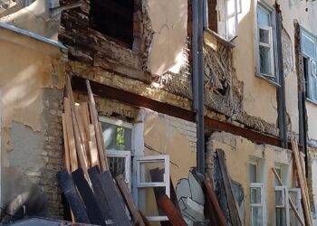 Будинок з хлібною лавкою на Ярославовому Яру знову почали розбирати | ПРО ГОЛОВНЕ