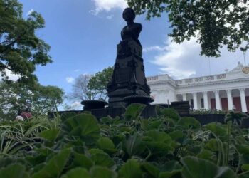 Діячі культури просять ЮНЕСКО звернутися до Зеленського, щоб той скасував демонтаж пам’ятників в Одесі