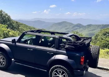 Ford Bronco та Jeep Wrangler отримають м’який дах з електроприводом — АВТО