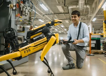 Jaguar Land Rover завів робопса для патрулювання заводу, але все пішло не за планом – Автоновини