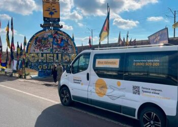 Мобільні бригади психологів Фонду Ріната Ахметова надали допомогу з подолання травми війни соцпрацівникам, освітянам і медикам