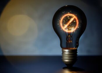 На Київщині у найближчі дні відключатимуть світло: адреси та графік