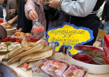 Понад 300 тис. грн для ЗСУ: у Гостомельському Ліцеї №1 пройшов ярмарок (ФОТО)