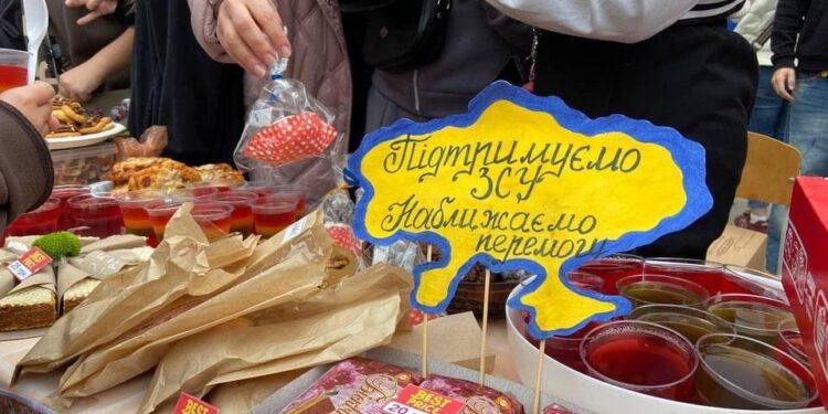 Понад 300 тис. грн для ЗСУ: у Гостомельському Ліцеї №1 пройшов ярмарок (ФОТО)
