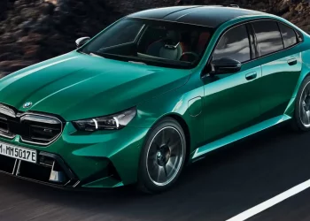 Представлений покращений BMW M5 2025 — АВТО