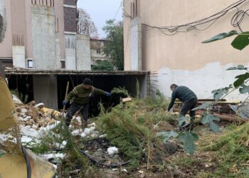 Садибу Зеленських знову почали розбирати | ПРО ГОЛОВНЕ