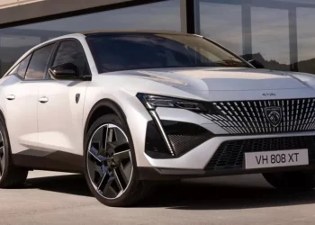 Stellantis Group представила електричний кросовер Peugeot E-408 — АВТО