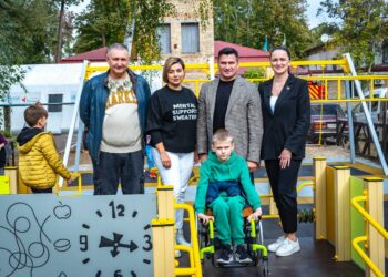 У Бучі відкрили перший інклюзивний дитячий майданчик | ПРО ГОЛОВНЕ