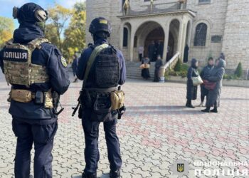 У Черкасах представники УПЦ МП влаштували бійку з капеланами ПЦУ в храмі. Фото, відео