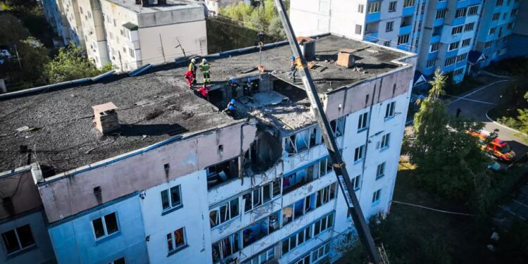 У Глевасі уламки “шахеда” пробили дах п’ятиповерхівки