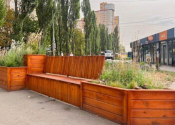 У Києві хочуть збільшити кількість вуличних меблів з озелененням | ПРО ГОЛОВНЕ