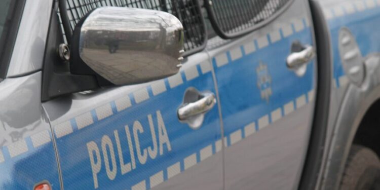 У Польщі чоловік перерізав горло своєму 14-річному синові і втік до лісу з двома дітьми – СВІТ