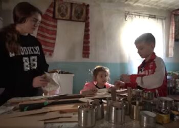 12-річна дівчинка з Васильківщини організувала виготовлення окопних свічок