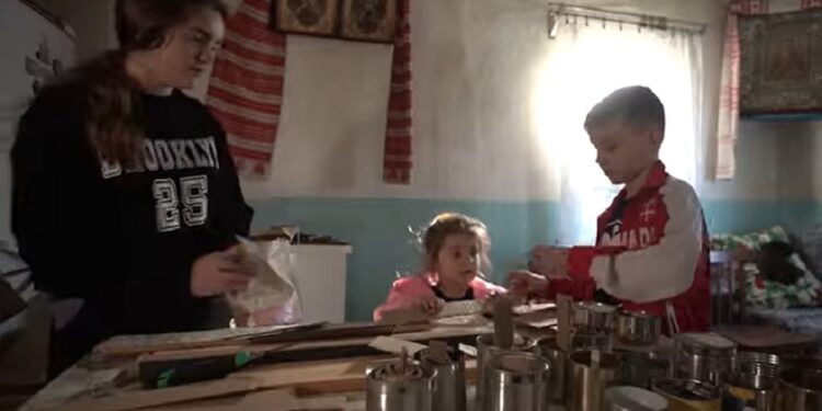 12-річна дівчинка з Васильківщини організувала виготовлення окопних свічок