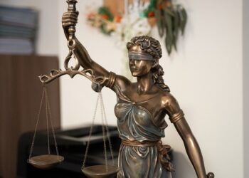 75% українців не вірять у реальну рівність громадян перед законом – опитування