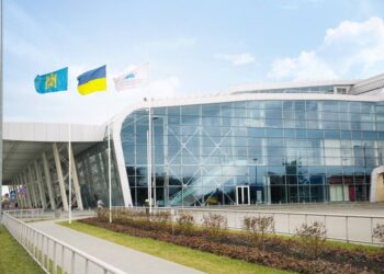 Державіація розглядає поетапне відкриття неба України для авіаперельотів – Reuters