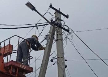 Енергетики ДТЕК повернули світло 714 тис. сімей Одеської області, які були без електрики через обстріли