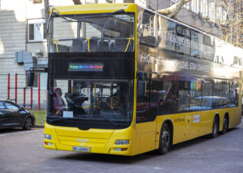 Київ отримав інклюзивний екскурсійний автобус від Берліна | ПРО ГОЛОВНЕ