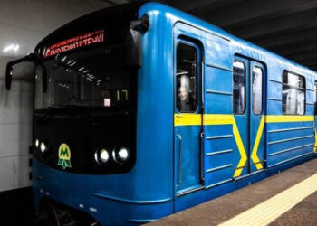 Київ збільшує кількість потягів у метро для розвантаження станцій після тривог | ПРО ГОЛОВНЕ