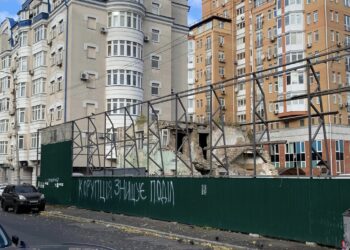 Лісопильня Сніжка на Подолі майже зруйнована | ПРО ГОЛОВНЕ