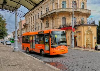 Маршрутки Чернівців тепер приймають оплату карткою | ПРО ГОЛОВНЕ