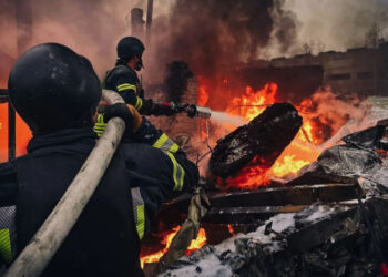 Наслідки ракетної атаки на Київщину: уламки ракет пошкодили будівлі, є постраждалі