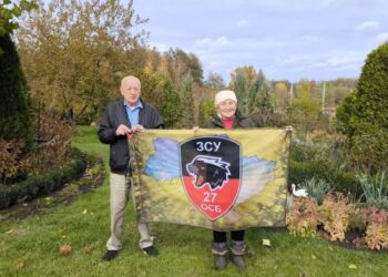 Пенсіонери з Ірпеня передали власне авто для ЗСУ (ФОТО)