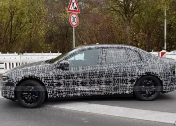Седан BMW Neue Klasse вперше зняли на фото — АВТО