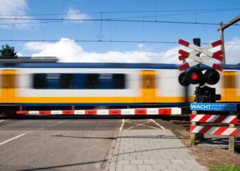 Тимчасово буде припинено рух Ірпінським переїздом