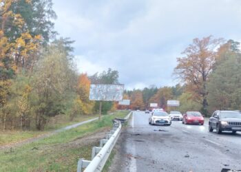 Уламки БпЛА впали на трасу Київ-Ірпінь: рух ускладнено