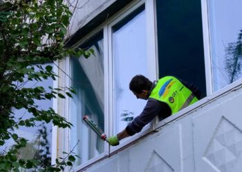 В Ірпені триває програма безкоштовної заміни пошкоджених вікон