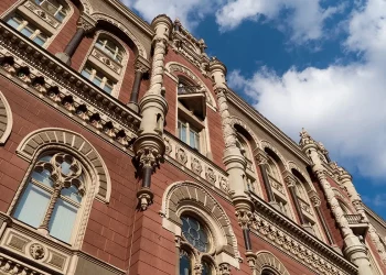 Кого та на скільки оштрафував НБУ у листопаді