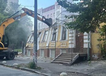 Активісти подають скаргу в Європейський суд щодо незаконного знесення садиби Зеленських | ПРО ГОЛОВНЕ