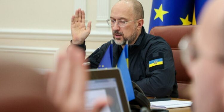 Кабмін погодив звільнення голови КОВА Руслана Кравченка
