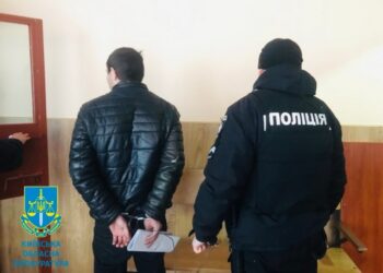 Катував 4-річну дитину: поліцейські Київщини затримали зловмисника