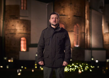 “Ми боремося за надію й перемогу життя”. Зеленський привітав українців із Різдвом