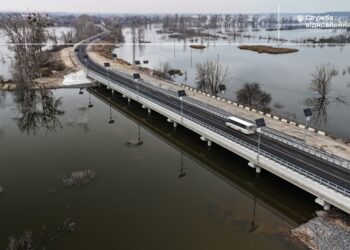 На Київщині відбудували міст через річку Ірпінь