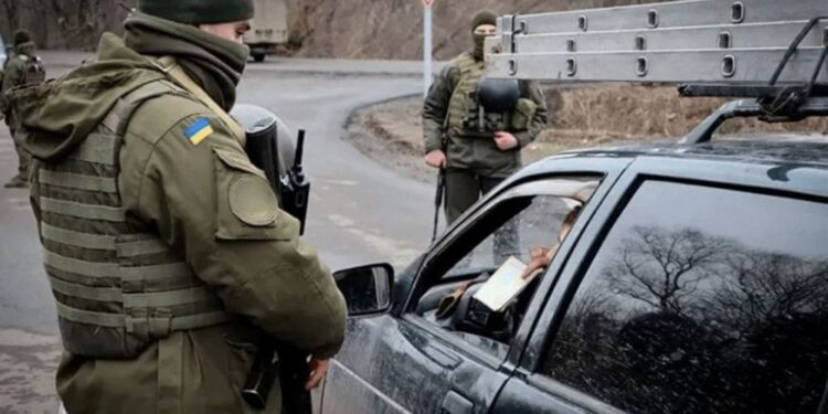 На Київщині водій збив працівника ТЦК на блокпосту