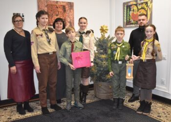 На Київщину привезли Вифлеємський вогонь миру