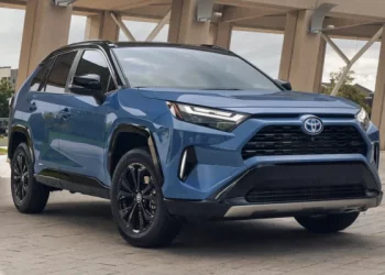 Toyota RAV4 2026 вперше зняли на фото — АВТО