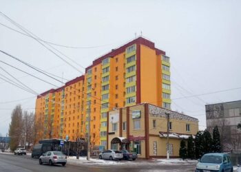 Триває капремонт багатоповерхівки у Василькові