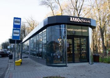 У Львові підприємці незаконно захопили тротуар і встановили кіоски з алкоголем | ПРО ГОЛОВНЕ