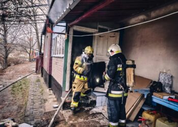 У Шкарівці горів житловий будинок