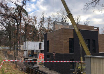 В Пущі-Водиці незаконне котеджне містечко мають знести | ПРО ГОЛОВНЕ